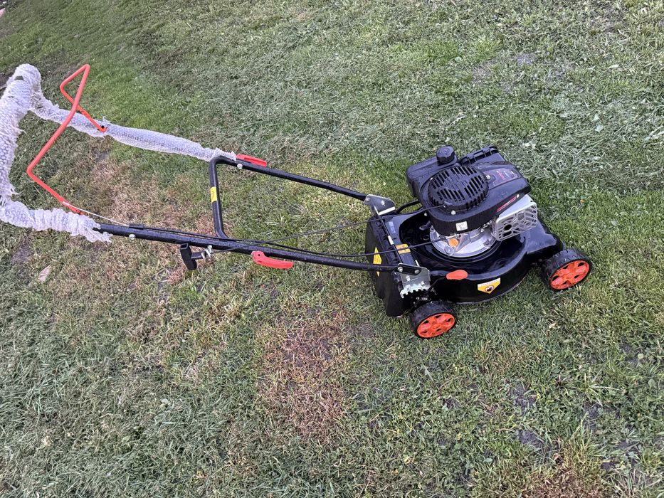 Подам газонокосарку Dnipro-M 40 у відмінному стані