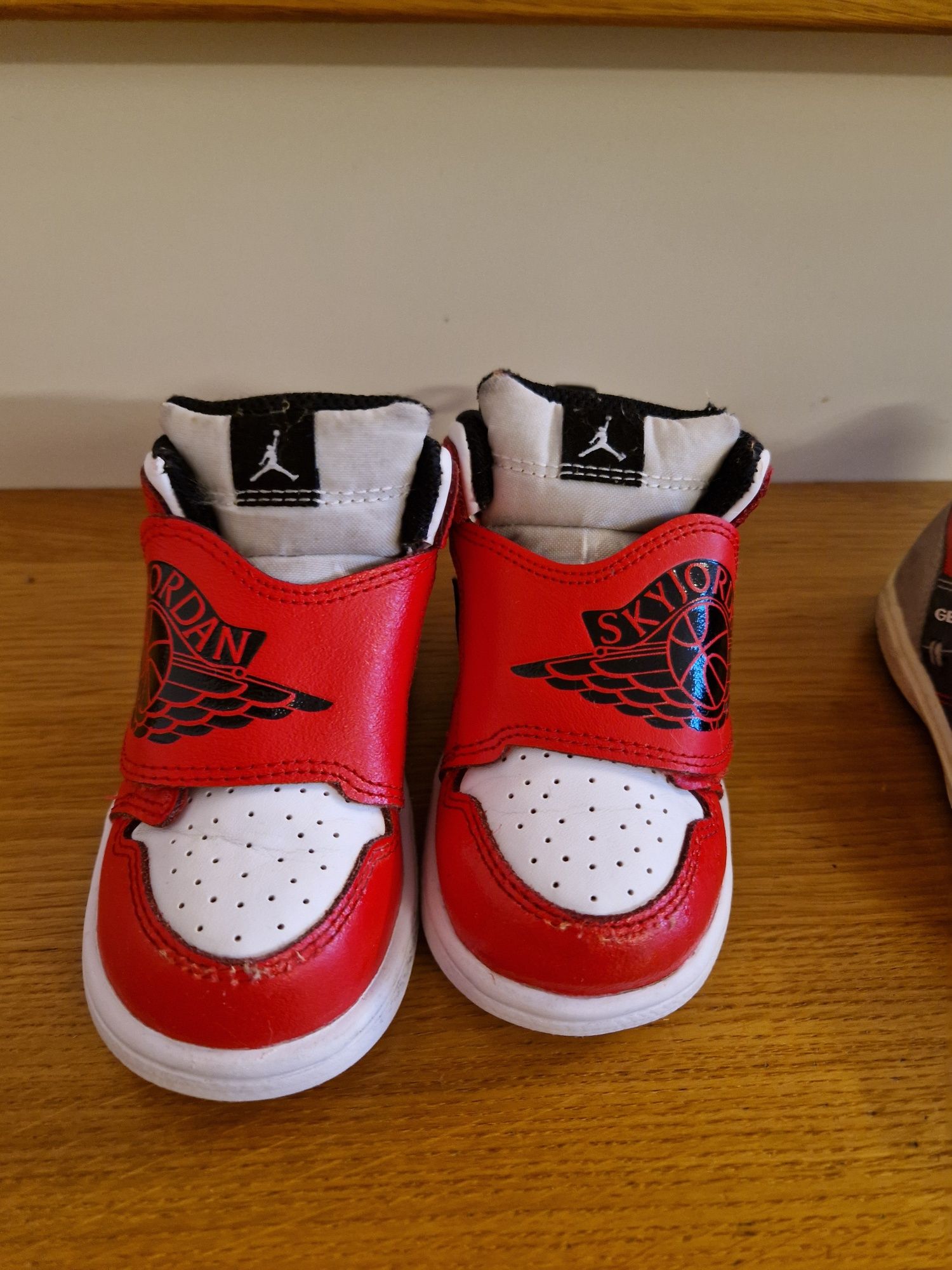 Buty chłopięce 23 jordan geox