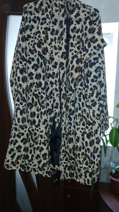 Продам плащ .       .