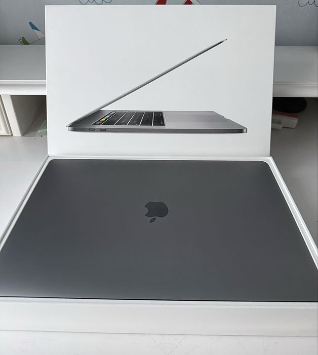 Продам свій Macbook pro 16 2019 i9 1tb. Ідеальний стан.