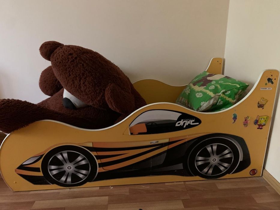 Ліжко-машинка в хорошому стані ця