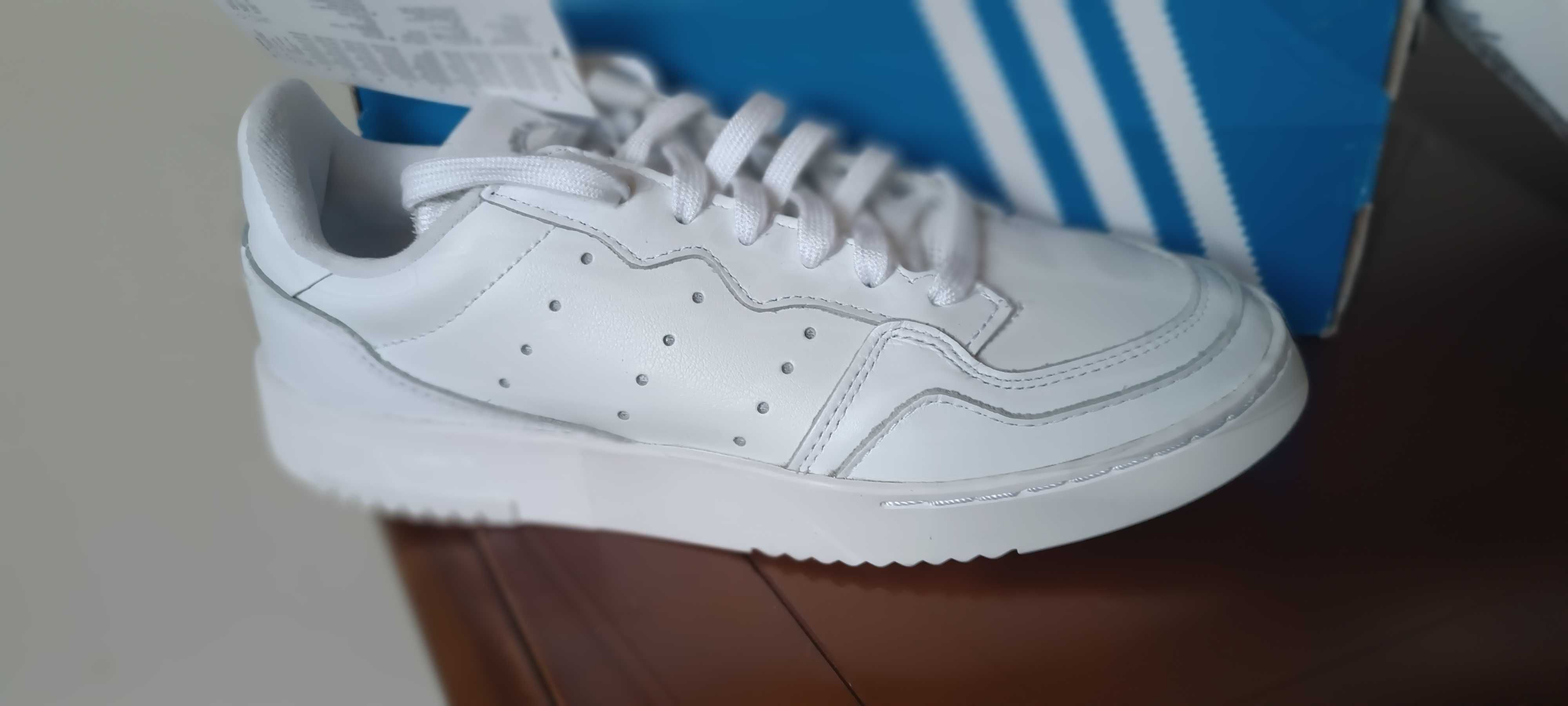 (r. 39 1/3- 24,5 cm) NOWE Adidas Supercourt Footwear White (EE6037)