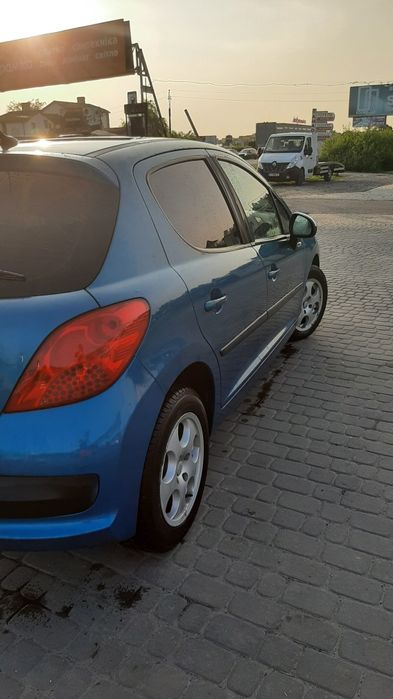 Терміново продам пежо 207  1,4 бензин  2007р.