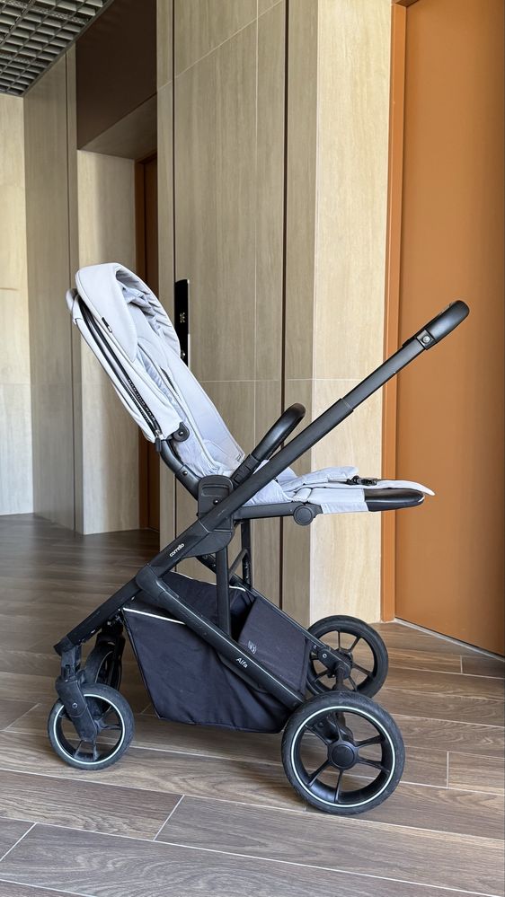 Прогулянкова коляска Carrello Alfa з реверсивним сидінням