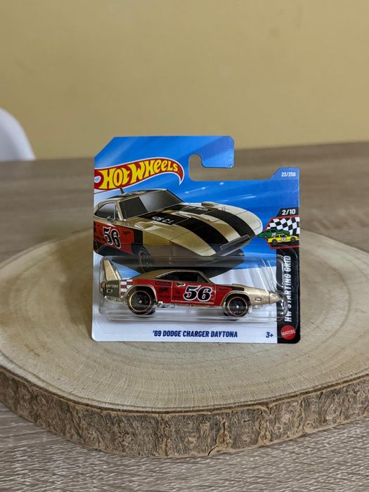 Miniatura Hot Wheels 69 DODGE CHARGER DAYTONA