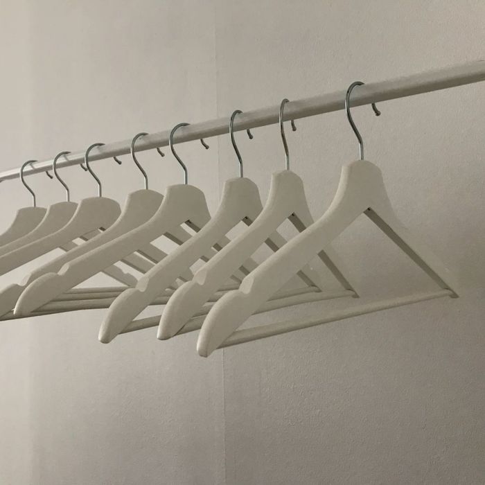 Вішалки для одягу деревʼяні металеві пластикові jysk tonni