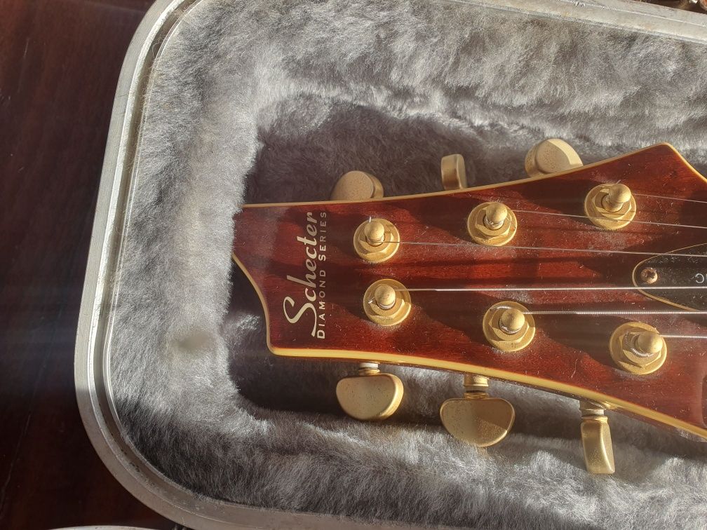 Venda dessa guitarra para comprar mota Tudo isso custou mais de 1000€