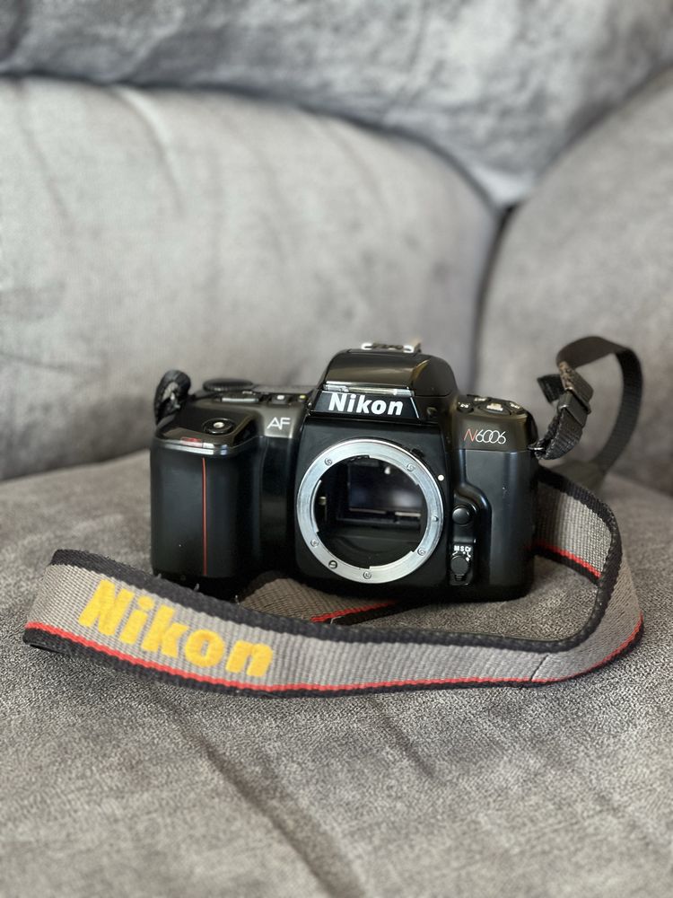 Плівковий фотоапарат Nikon N6006
