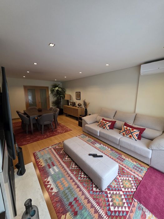 Apartamento T3 com terraço e box p 2 carros