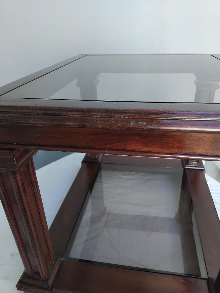 Mesa de apoio em mogno  com vidros