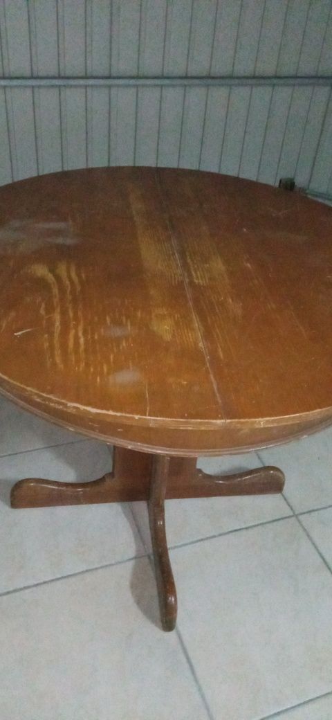 Mesa em madeira maciça