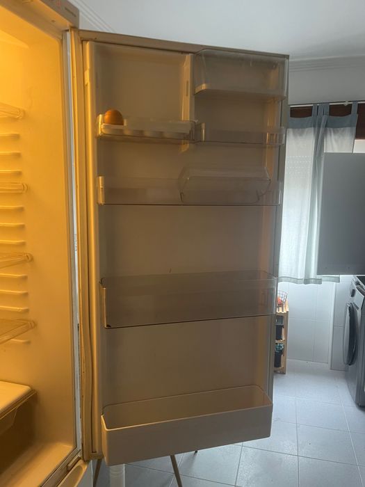 Frigorífico balay 60x60x200