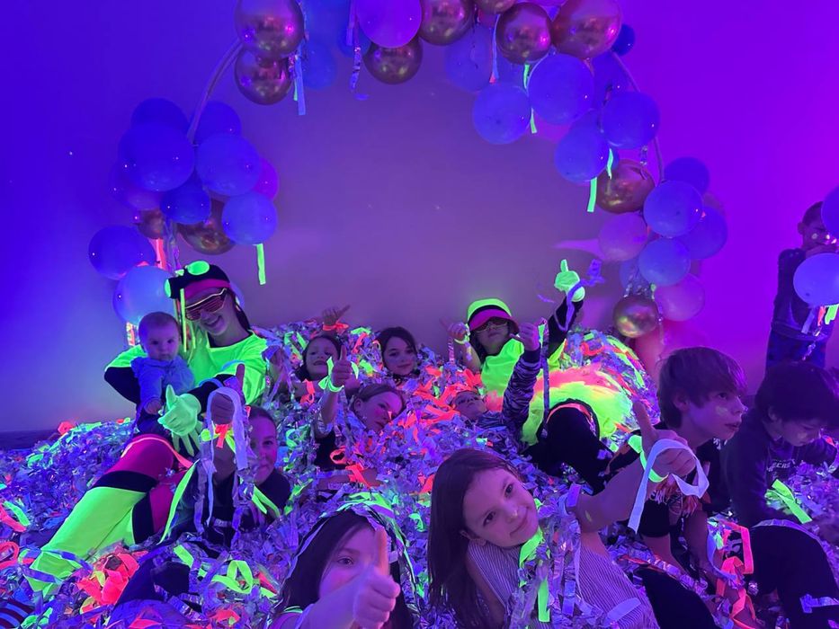 Аквагрим,аніматори ,неонове шоу ,паперове шоу