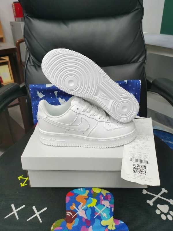 Uniseks/Trampki/Damskie/Nike Air Force 1 Low '07 White R.38.5