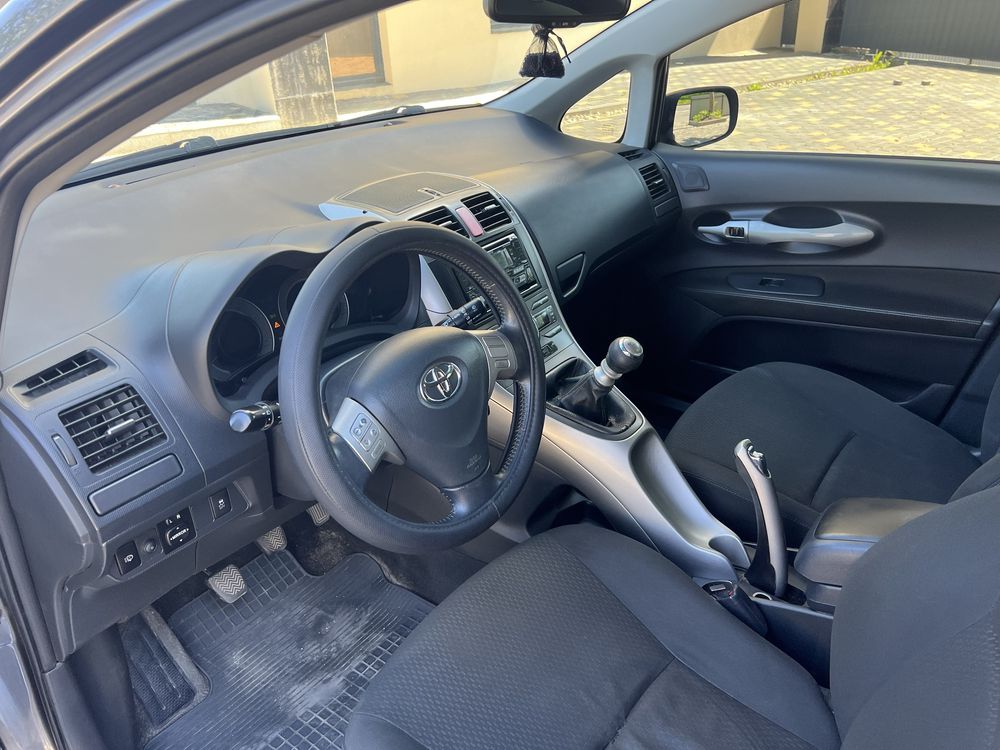 Продам авто Toyota Auris 2008р. 2.2 дизель