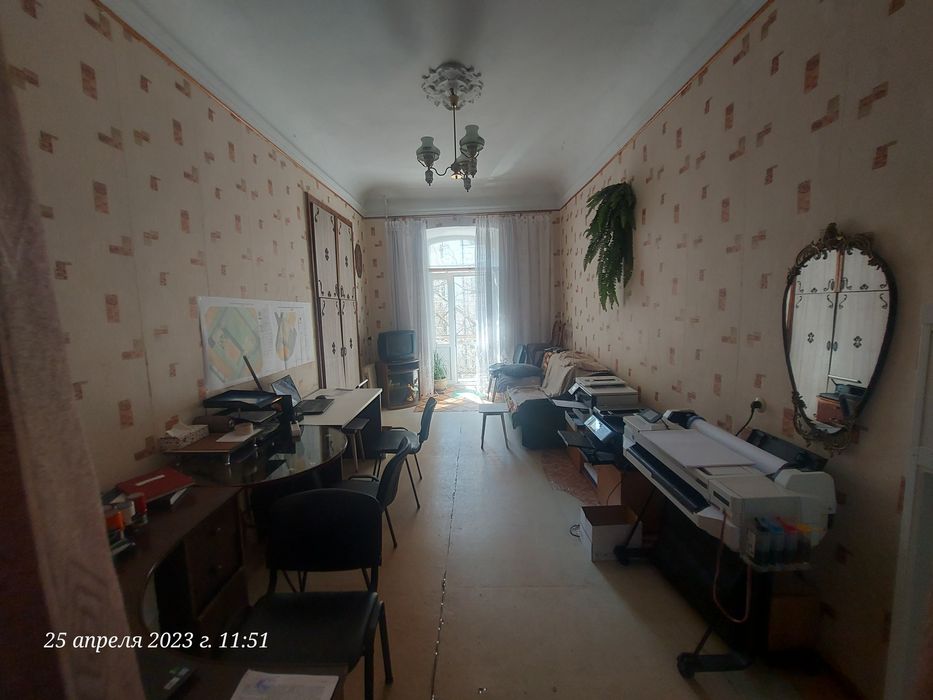 Три комнаты в комуне 108м² центр города