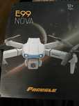 Drone z dwiema kamerami składanym