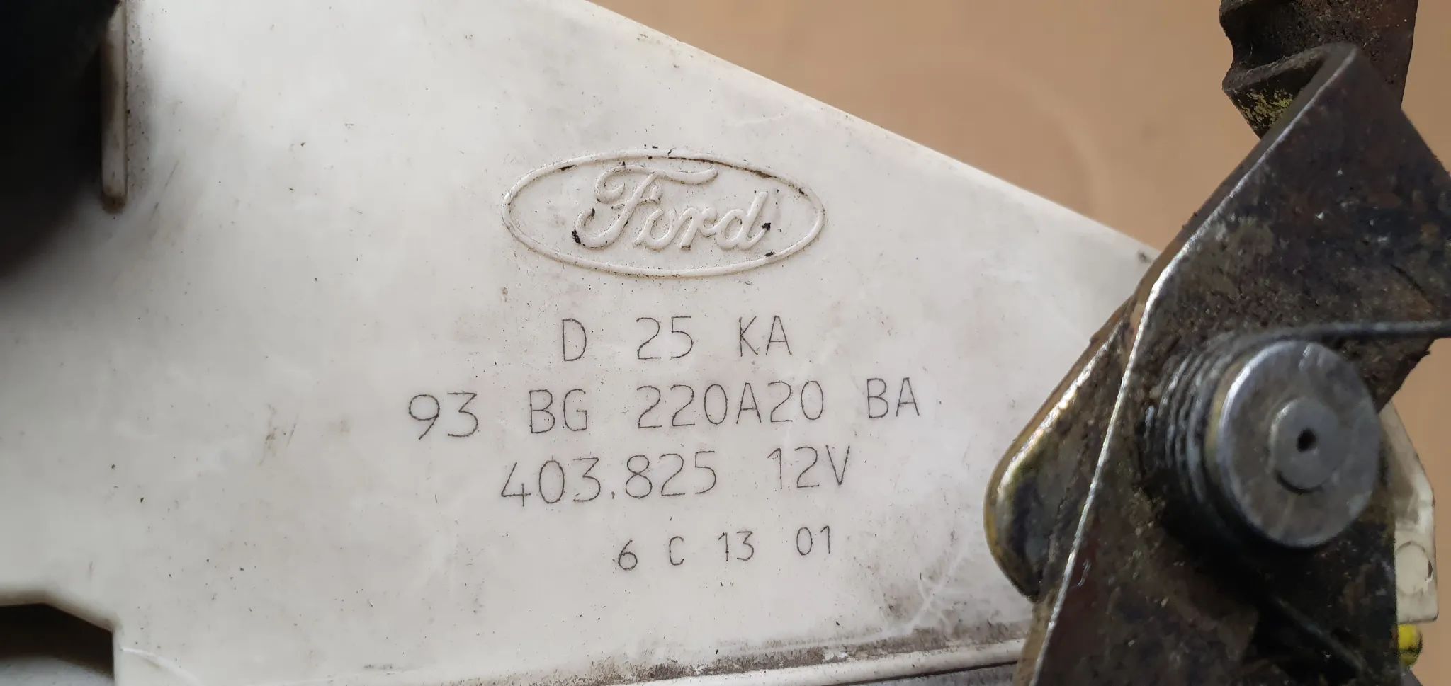Zamek drzwi prawy tył tylny prawy Ford Escort MK7 93BG-220A20-BA