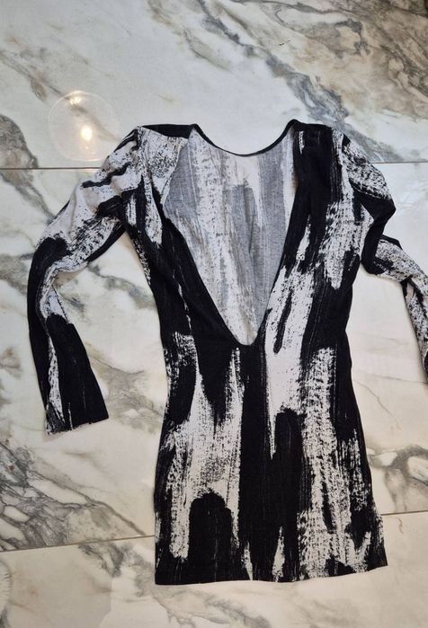 Сексуальне міні  плаття H&M. Відкрита спинка.