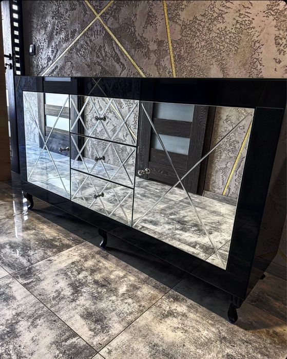 Ekskluzywna lustrzana komoda. Czarny lacobel.Lustro fazowane.szlif.