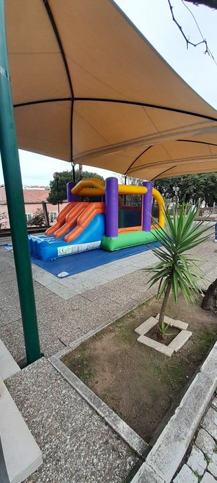 Insufláveis de lona novos e usados