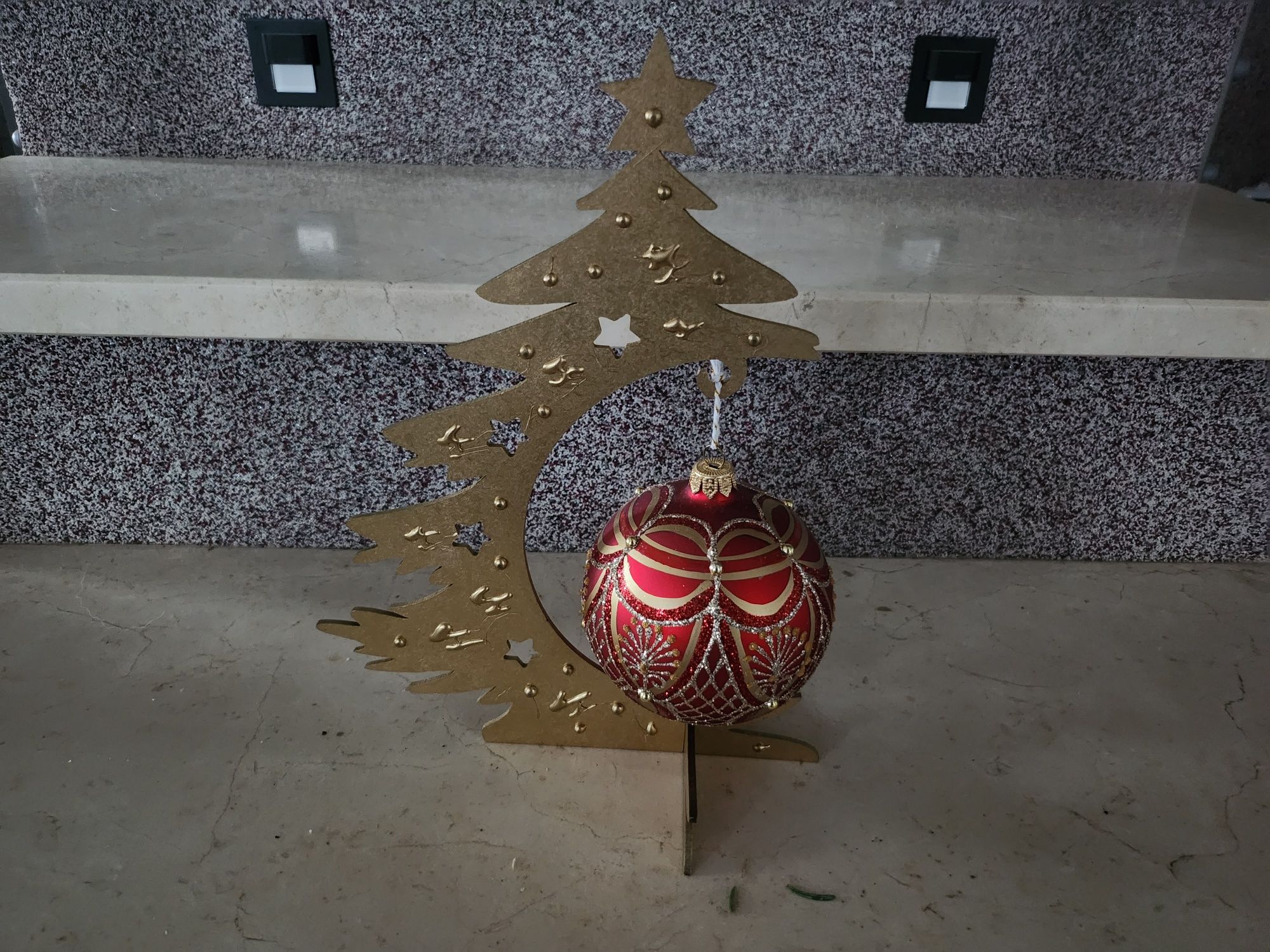 Bombki ręcznie malowane na stojaku