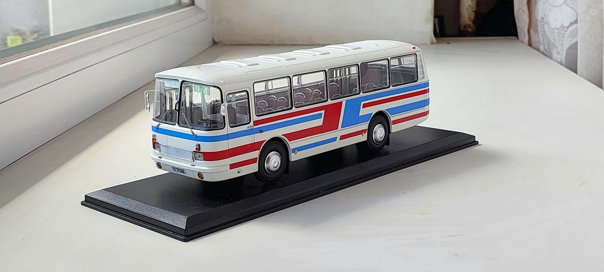 Модель Лаз-695Н,(1:43),Classicbus.