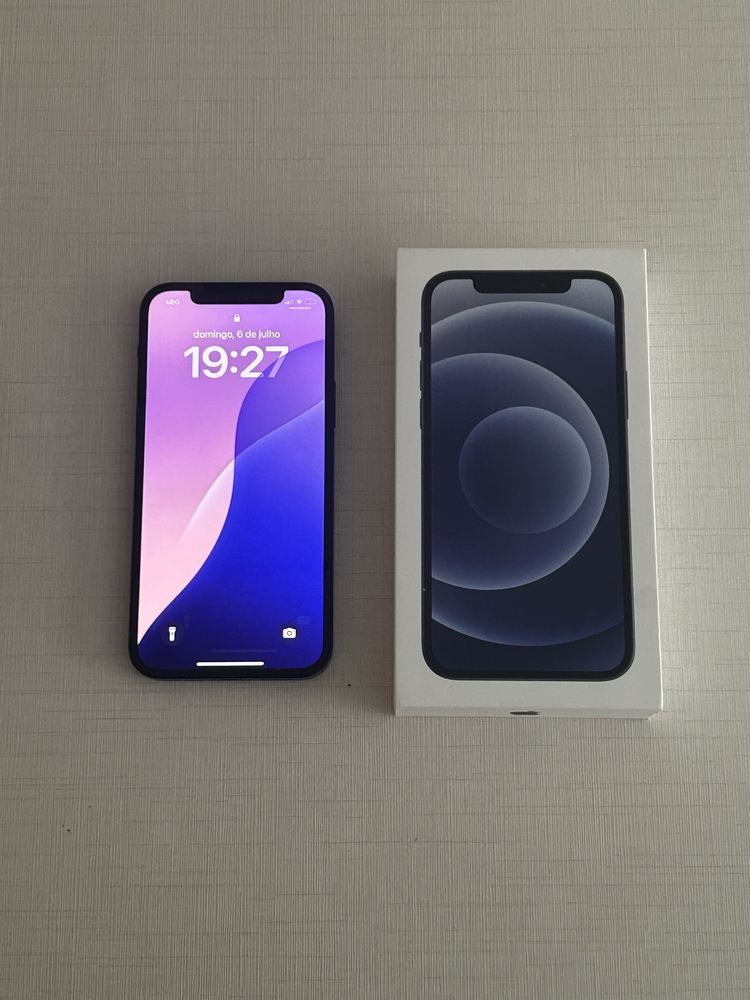 iPhone 12.