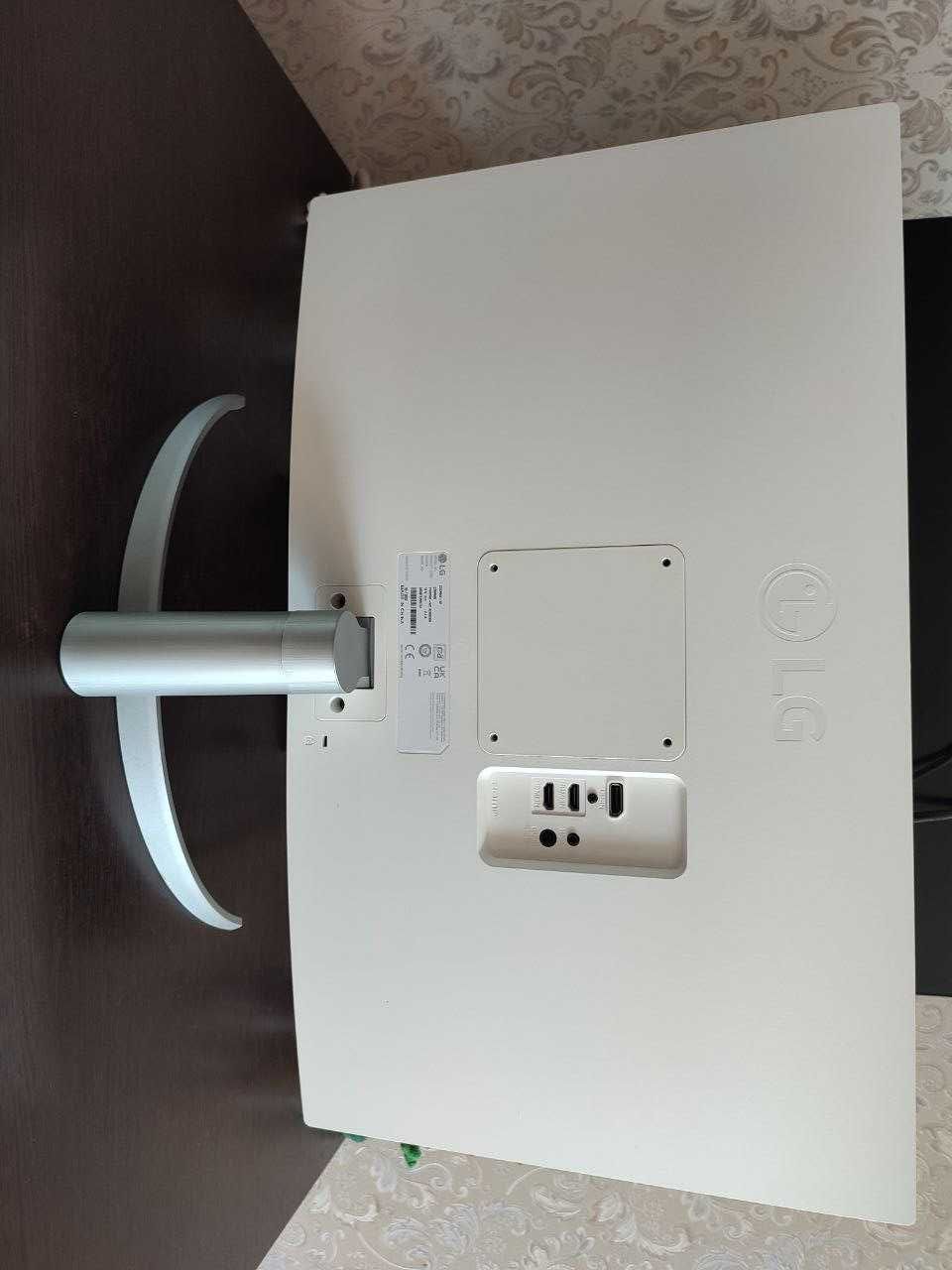 Монитор Монітор 27" UHD 4K IPS Monitor с VESA DisplayHDR 400