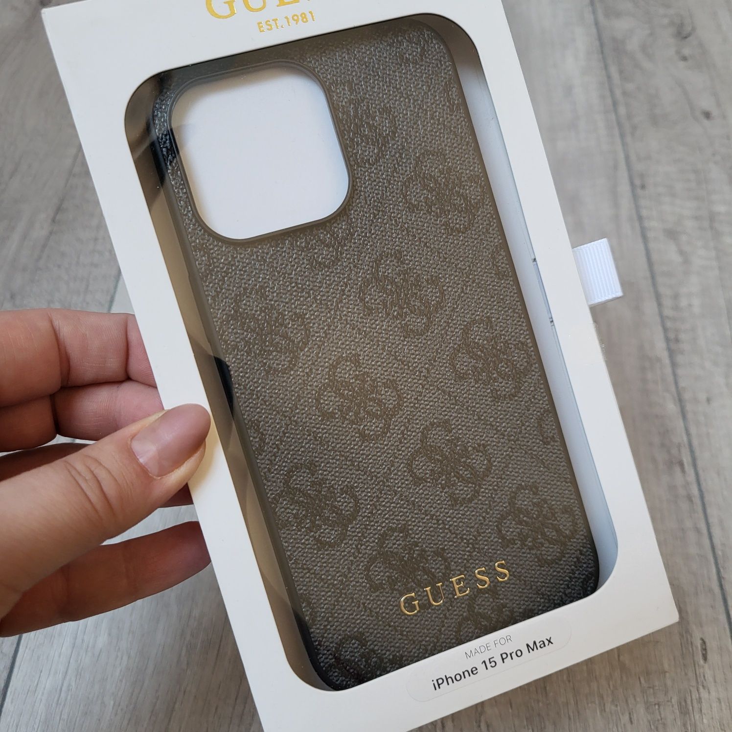 Etui case Guess iPhone 15 Pro Max grafit czarny napis złoty