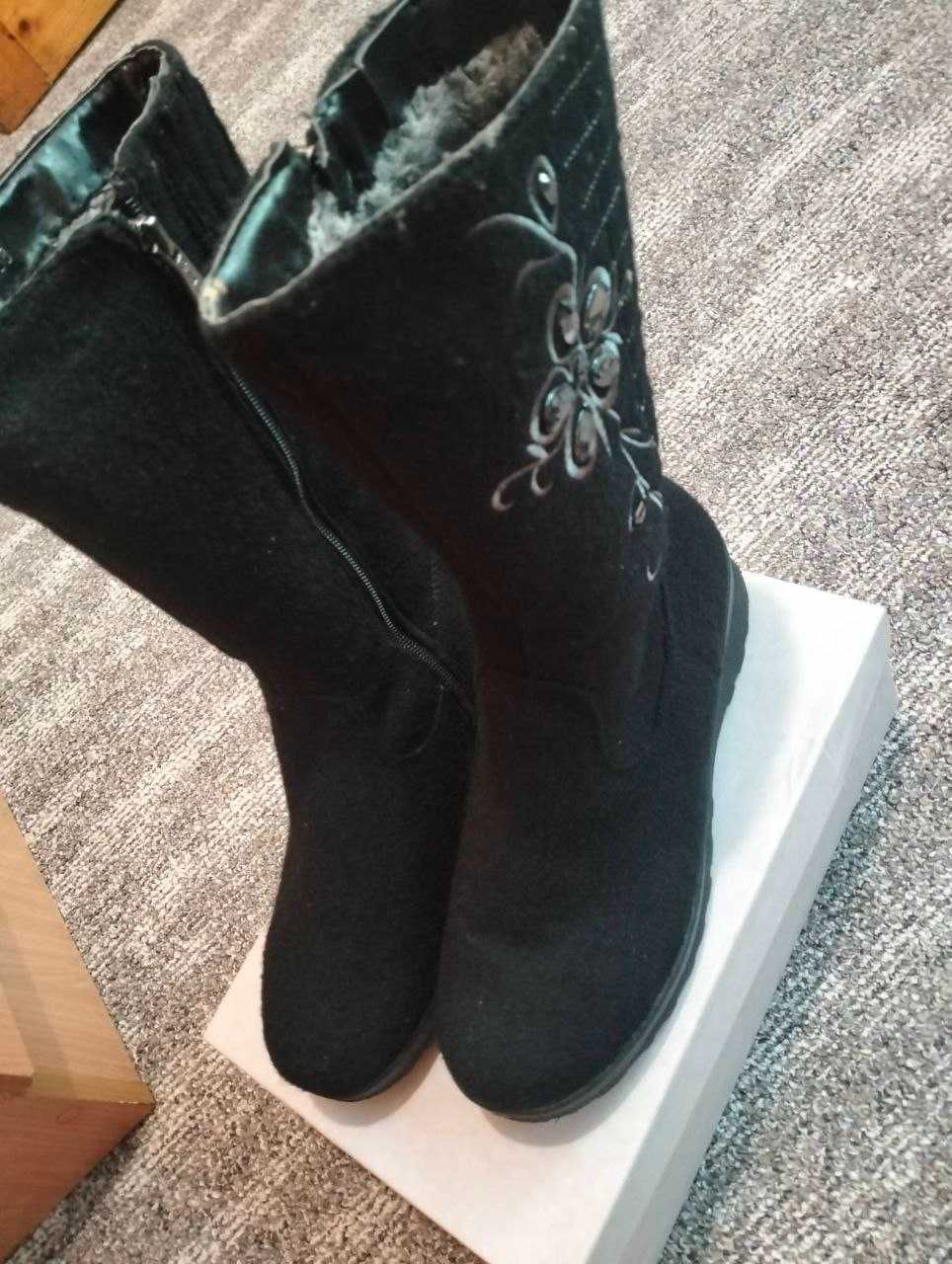 Продам женские зимние сапоги
