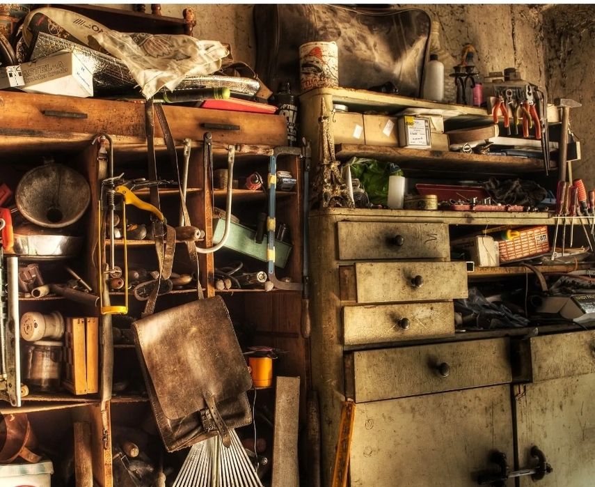 Sprzątanie opróżnianie strychów piwnic domów wywóz transport