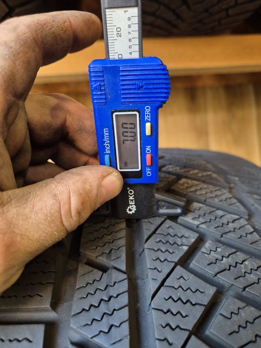 245/45/19 Continental para zima 7mm 2022r