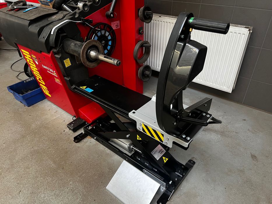 Podnośnik kół do wyważarki TT-R nowy corghi