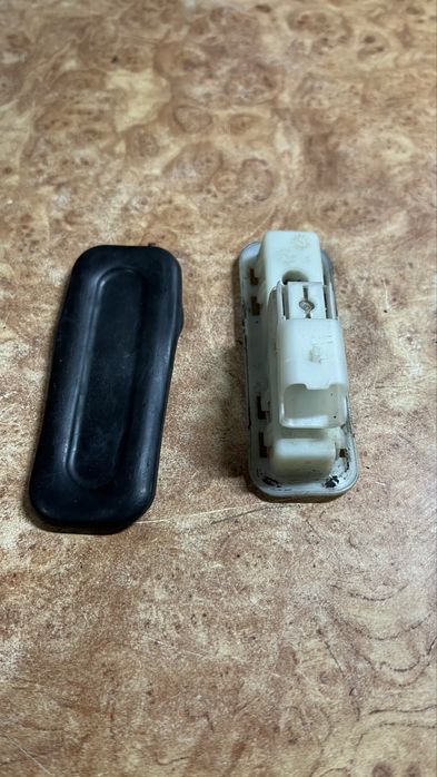 Кнопка відкриття багажника  Peugeot 3008 2009-2016