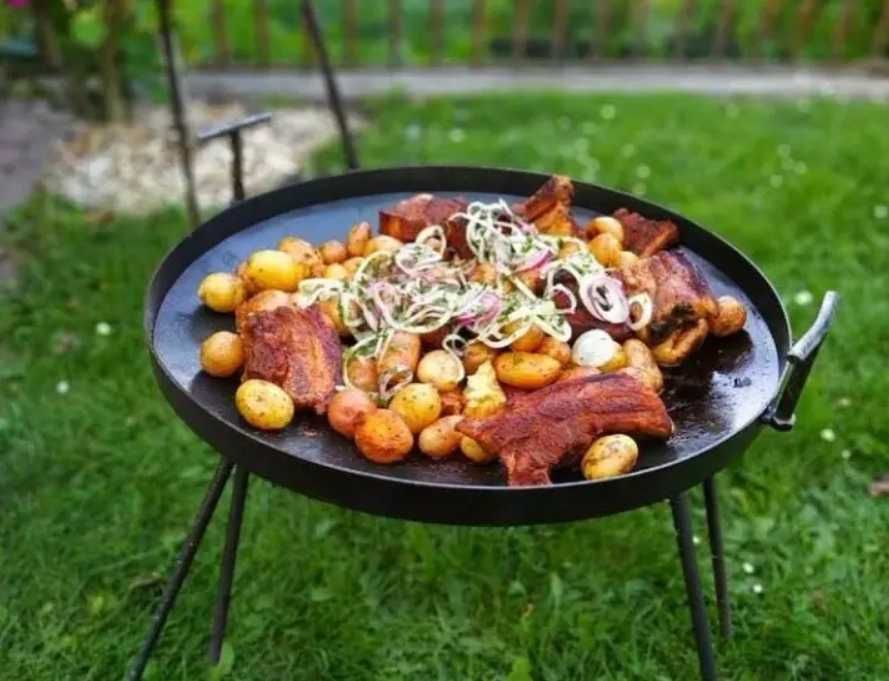 сковорода з диска для пікніка або мангала з кришкою