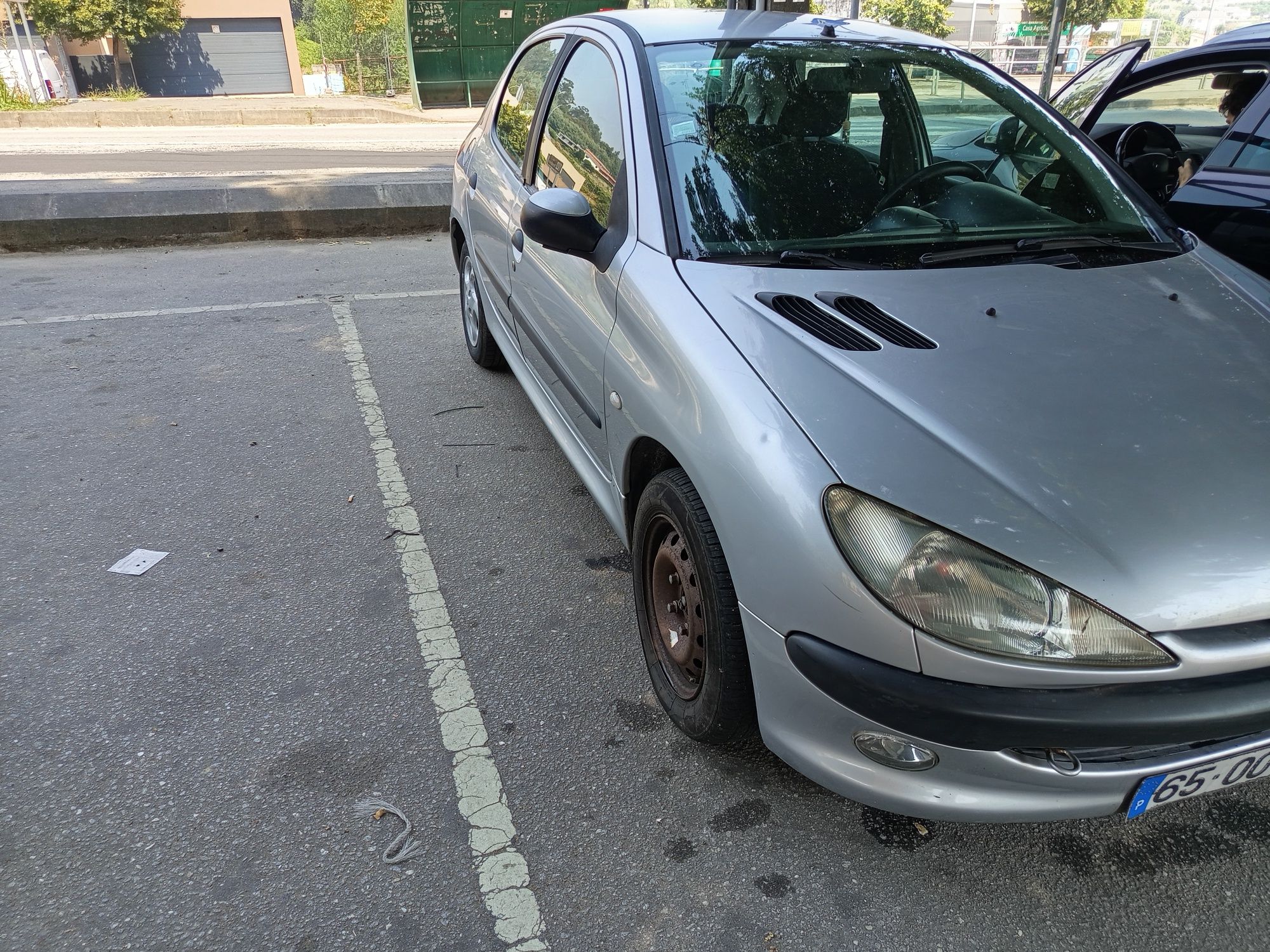Vendo Peugeot 206 1.1 16V – 2002 – Gasolina – 750€