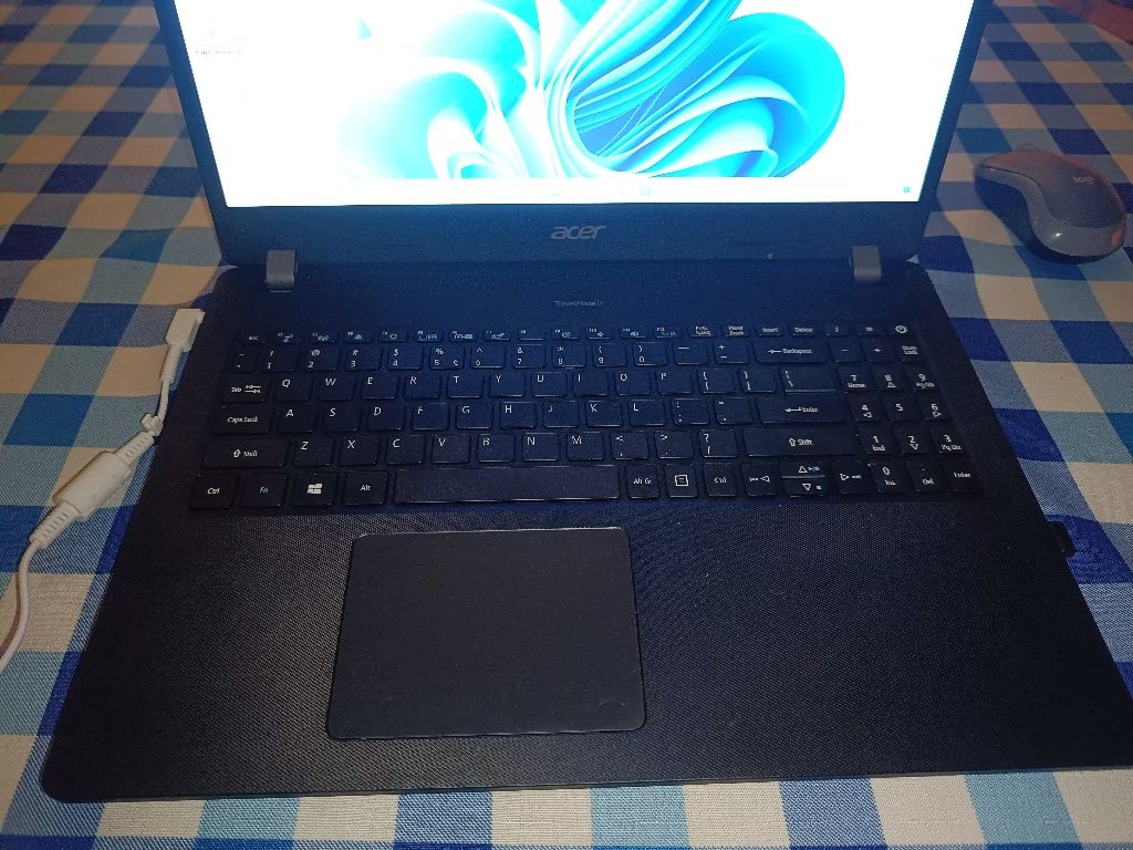 Acer TravelMate 15,6" HD i5 8gb ram ssd 512gb