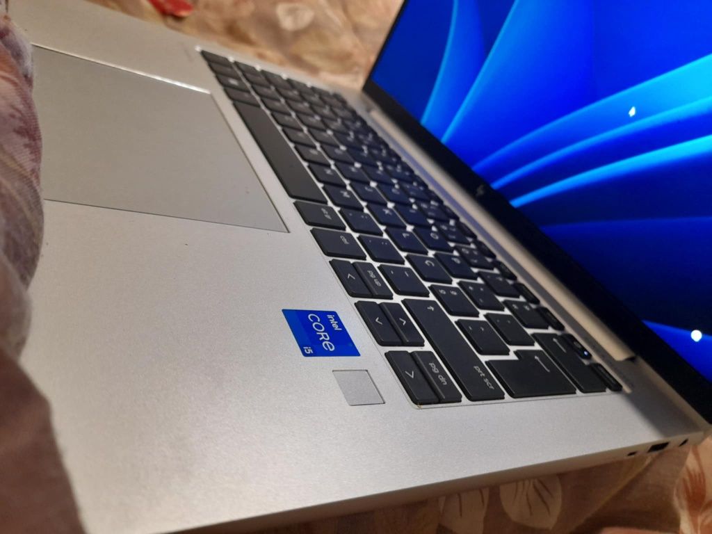 Portatil hp elitebook 840 g9 i5 Intel core  16 GB