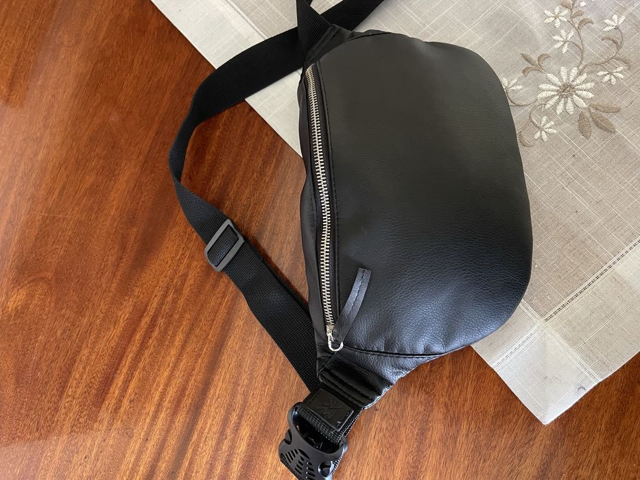 Бананка нова чорна,нагрудна сумка.