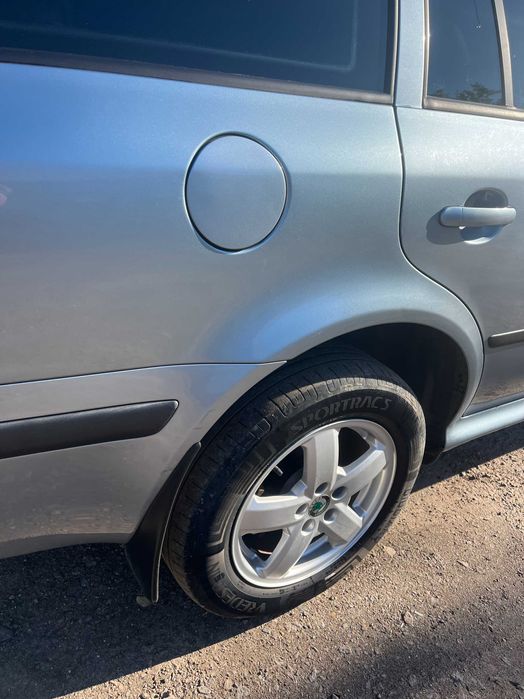 шкода октавія тур 1.8