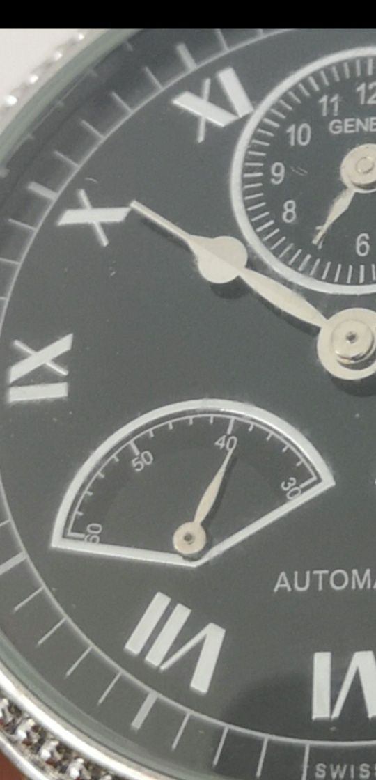Relógio Patek Philippe com duplo horário.