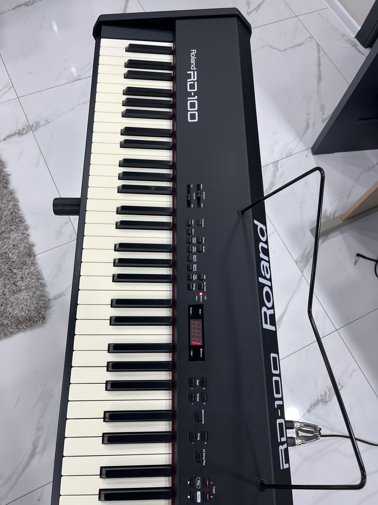 Проф. Цифровое сценическое пианино Roland RD100 / піано