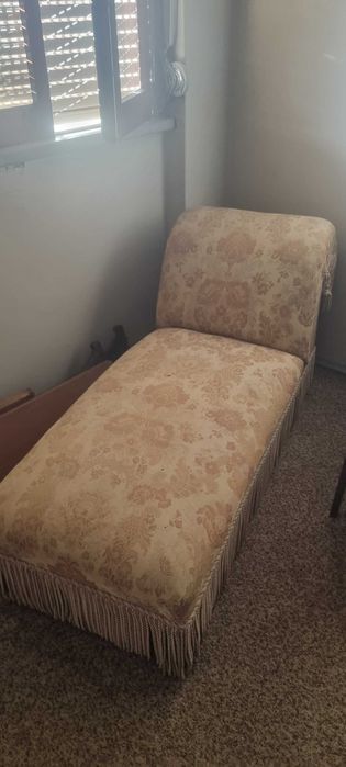 Chaise Long antiga forrada a tecido
