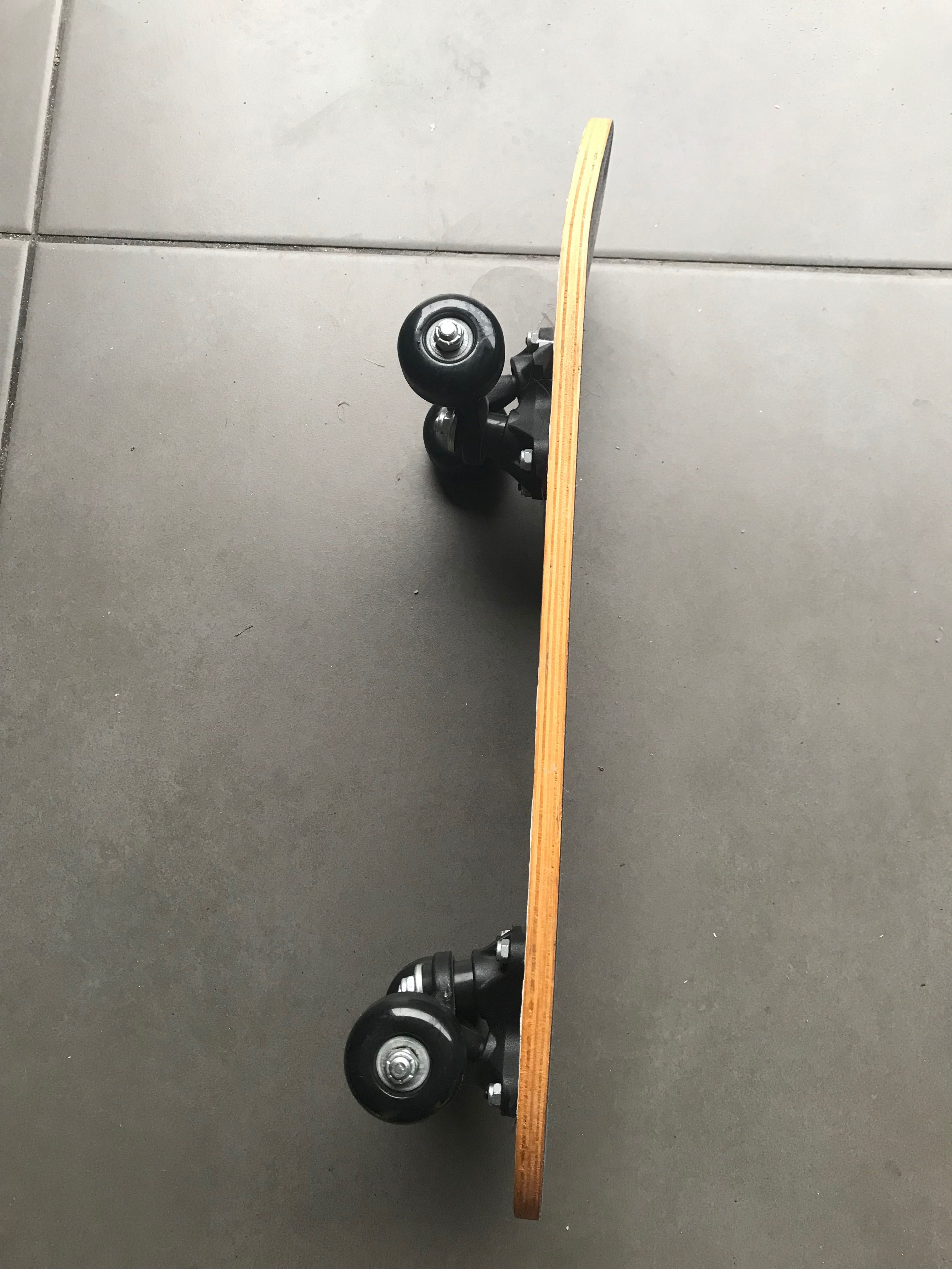 Skate marca Deeply