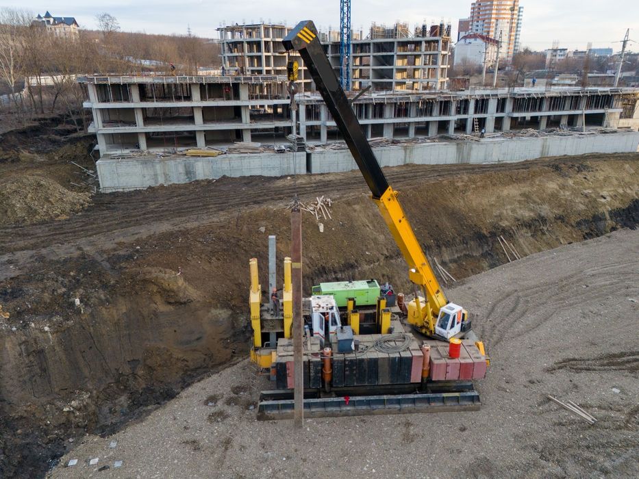 Вдавлювання паль / свай