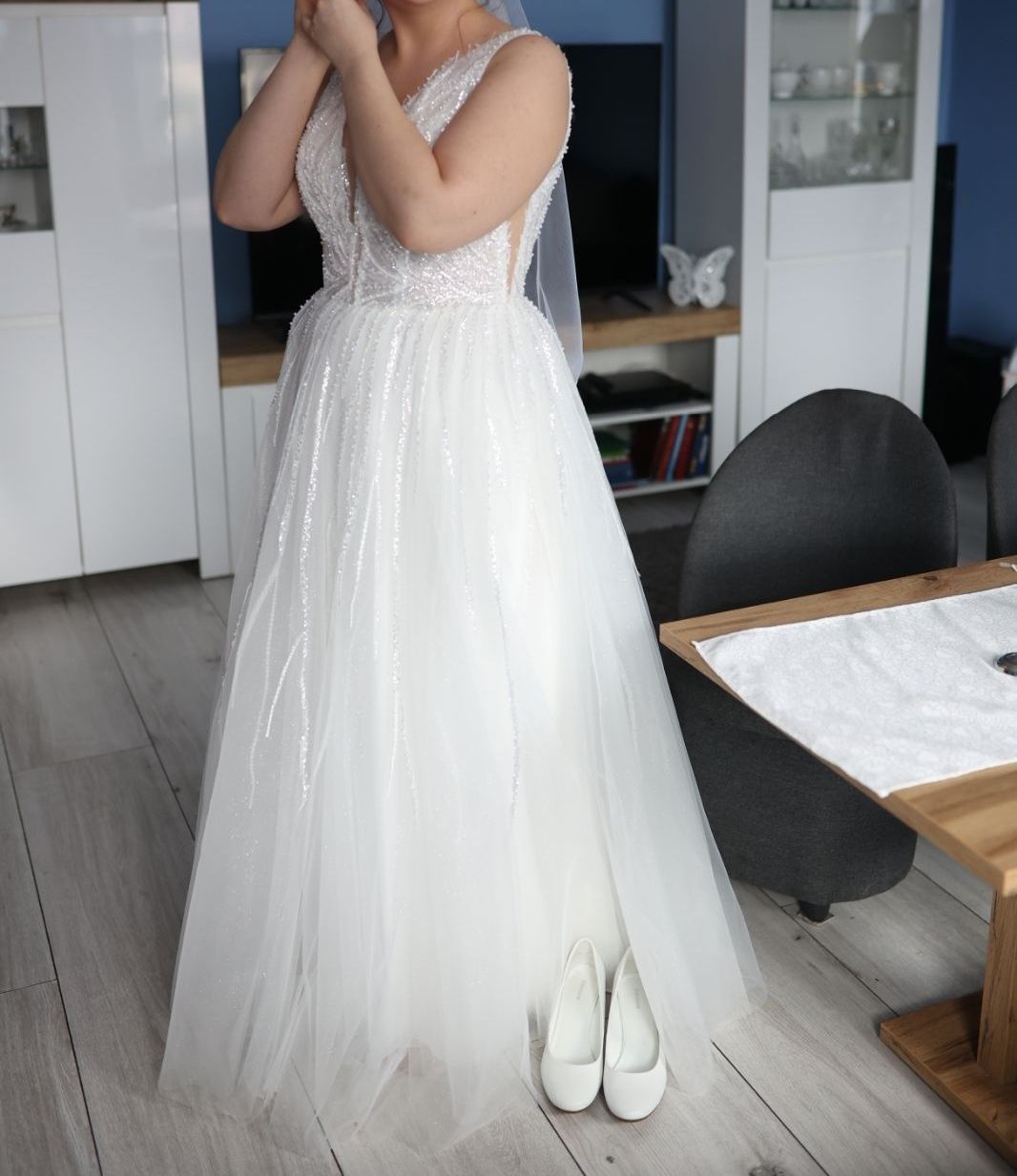 Piękna błyszcząca suknia ślubna