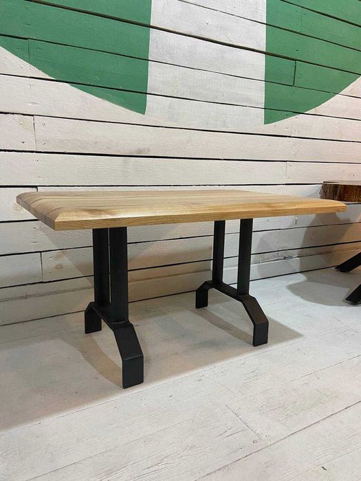 Журнальний стіл з епоксидною смолою