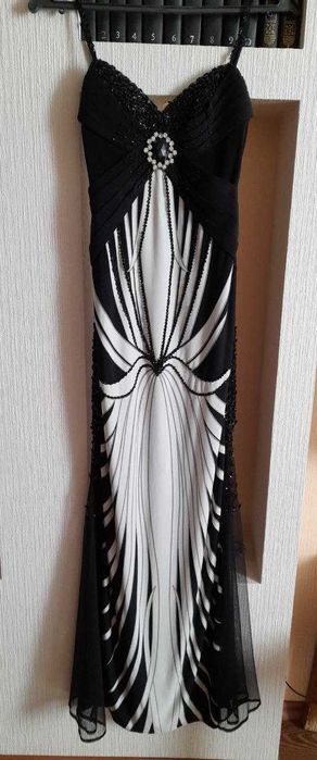 Эффектное Вечернее Черно-Белое Платье расшитое камнями и бисером 38/М