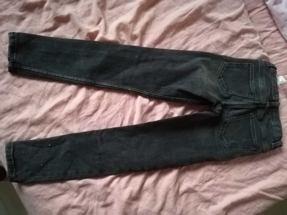 Jeansy z dziurami dla dziewczynki. Zara. Rozm. 128 cm